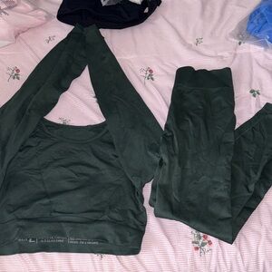 Dark Green Activewear Set - Long Sleeve Crop Top & Leggings
